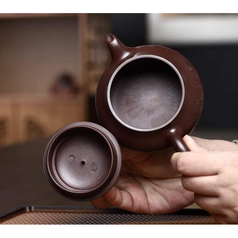 Kiểm tra vòng tròn đồng tâm ở đáy ấm