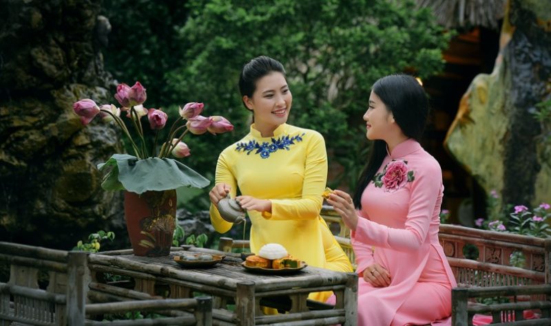 Nghệ thuật thưởng trà sen Tây Hồ