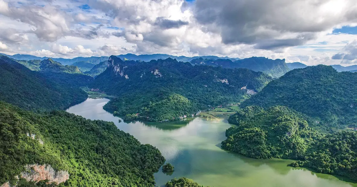 lake, mountains, forest, landscape, island, nature, tropical, beautiful, drones, aerial view, landscape, landscape, landscape, landscape, island, nature, nature, nature, nature, na