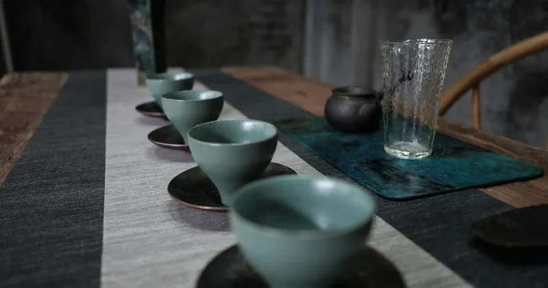 giá chén sứ ngọc thấu quang - Hình ảnh minh họa